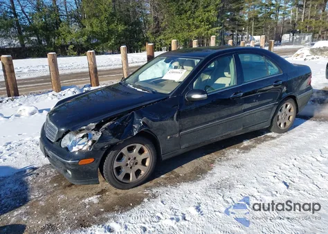 2005 Mercedes-Benz C 240 Luxury 4Matic z USA, uszkodzony, nr VIN WDBRF81J85F673908